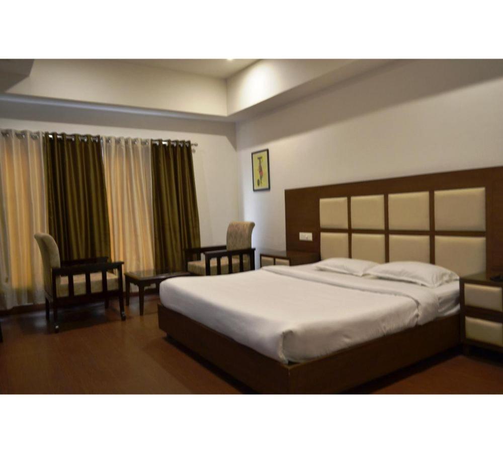 Royal Palm Resort Hisar Exterior photo