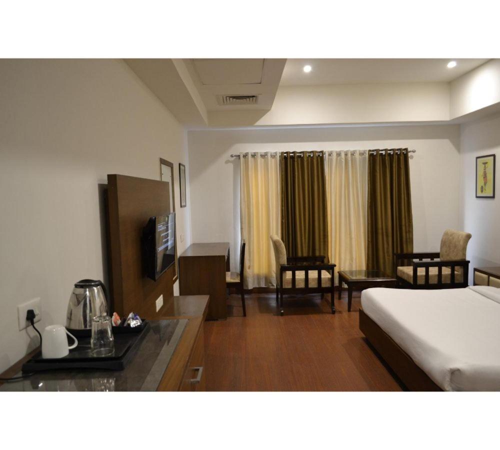 Royal Palm Resort Hisar Exterior photo